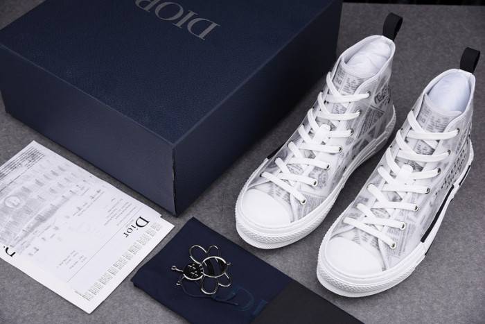 D10R B23 Oblique High Top Sneaker