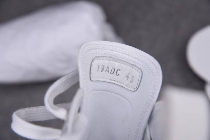 D10R B23 OBLIQUE LOW TOP SNEAKER