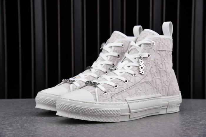 D10R B23 Oblique High Top Sneaker