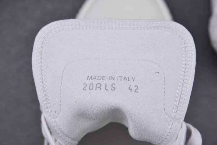 D10R B23 Oblique High Top Sneaker