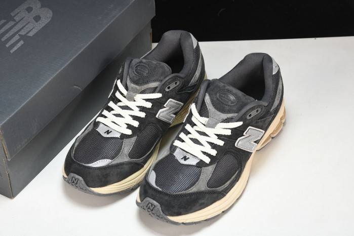 NEW BALANCE Q26 New Balance M2002RHO