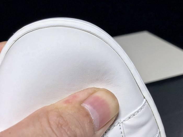 G*u*i ace embroidered low-top sneaker white with logo