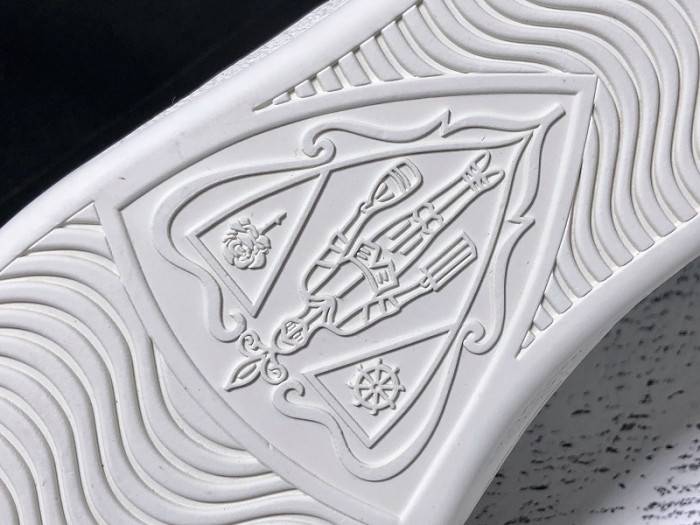 GUCC Ace Embroidered Low-Top Sneaker