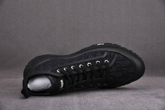 D10R B28 Oblique High Top Sneaker