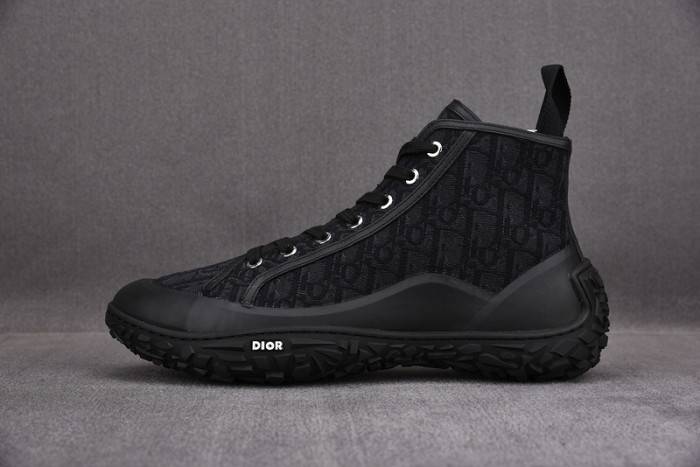 D10R B28 Oblique High Top Sneaker