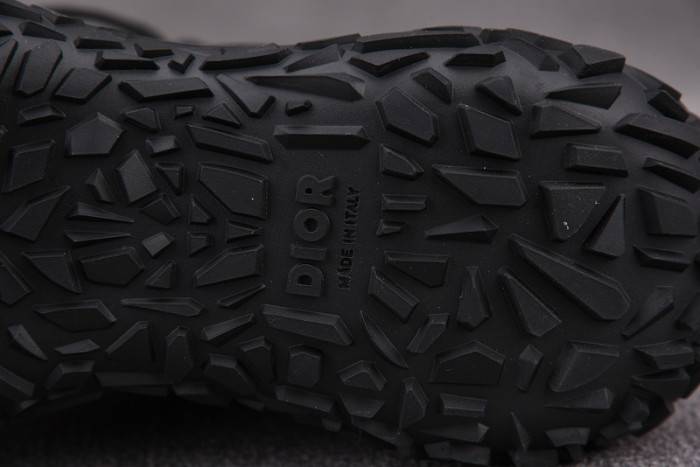 D10R B28 Oblique High Top Sneaker
