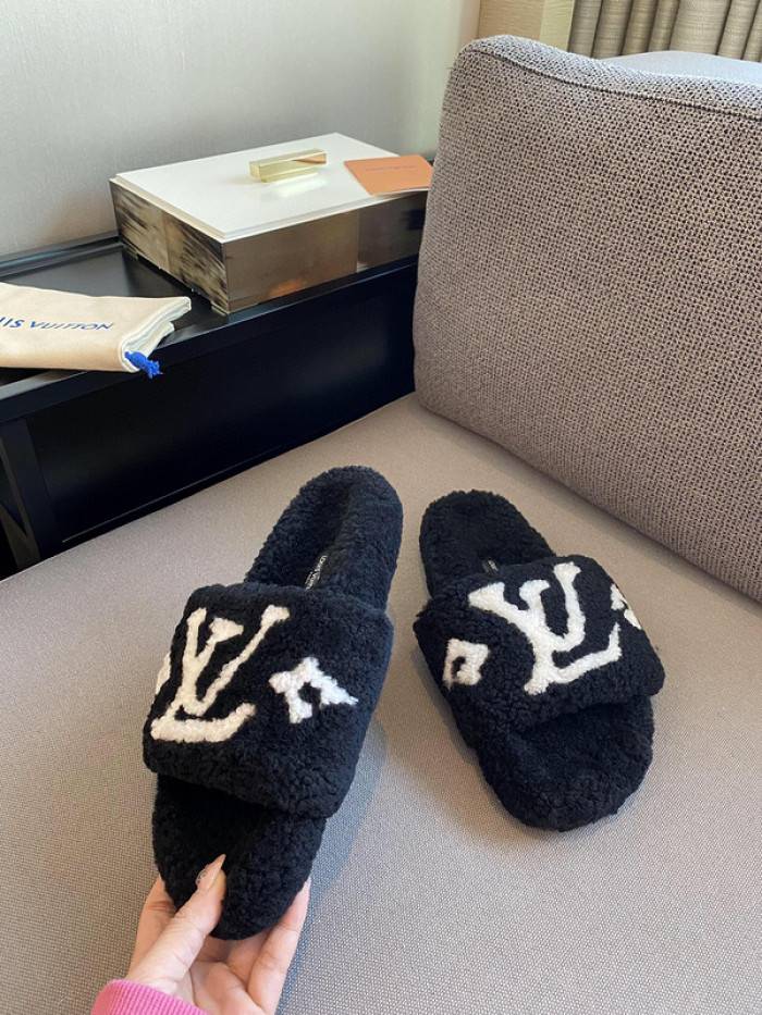 Loui Vuitto SLIPPERS