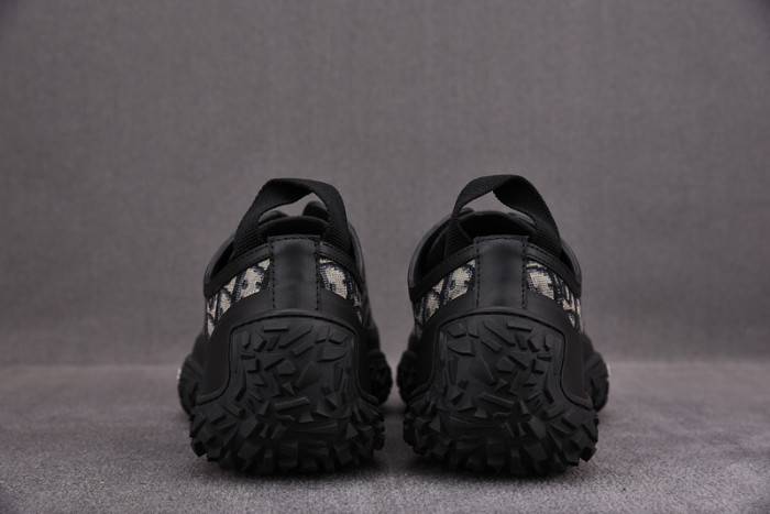 D10R B28 Oblique LOW Top Sneaker