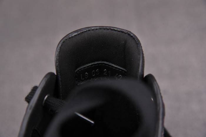 D10R B28 Oblique LOW Top Sneaker