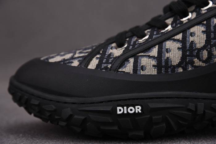 D10R B28 Oblique LOW Top Sneaker