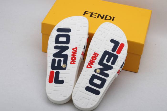 FEND1 SLIPPERS