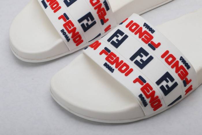 FEND1 SLIPPERS