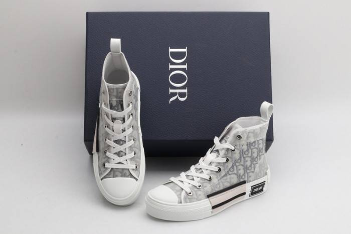 D10R B23 Oblique High Top Sneaker