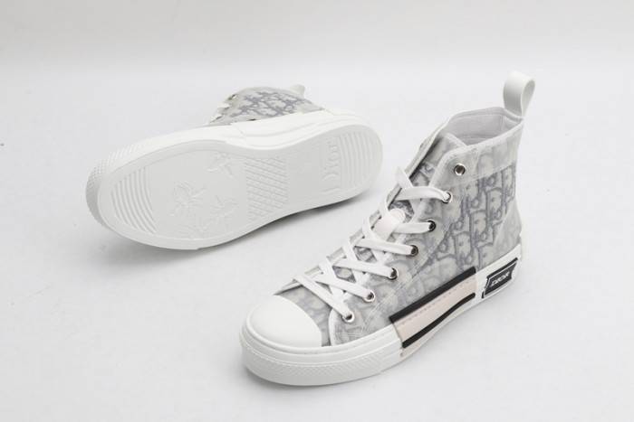 D10R B23 Oblique High Top Sneaker