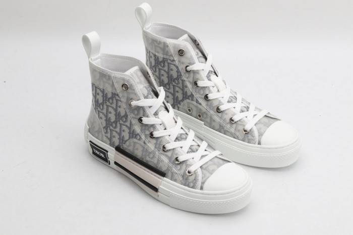 D10R B23 Oblique High Top Sneaker