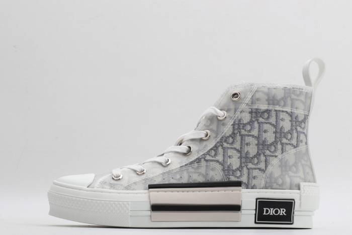 D10R B23 Oblique High Top Sneaker
