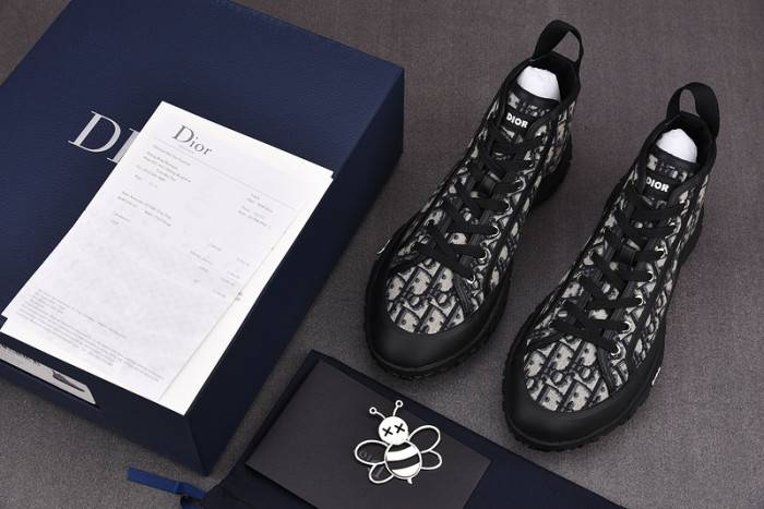 D10R B28 Oblique High Top Sneaker