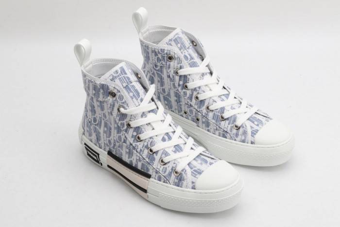 D10R B23 Oblique High Top Sneaker
