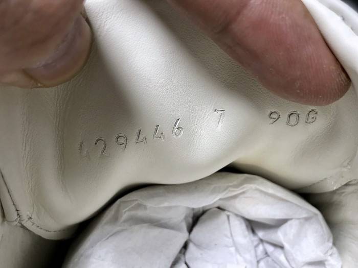 G*u*i ace embroidered low-top sneaker white with logo