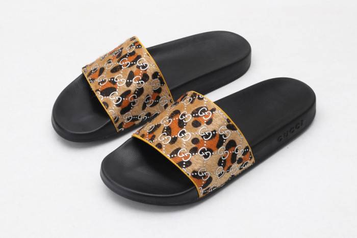 G*u*i slippers leopard print