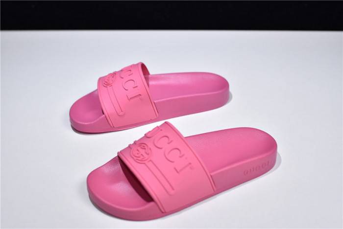 G*u*i slippers