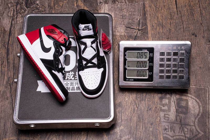 Air Jordan 1 Black Toe High OG