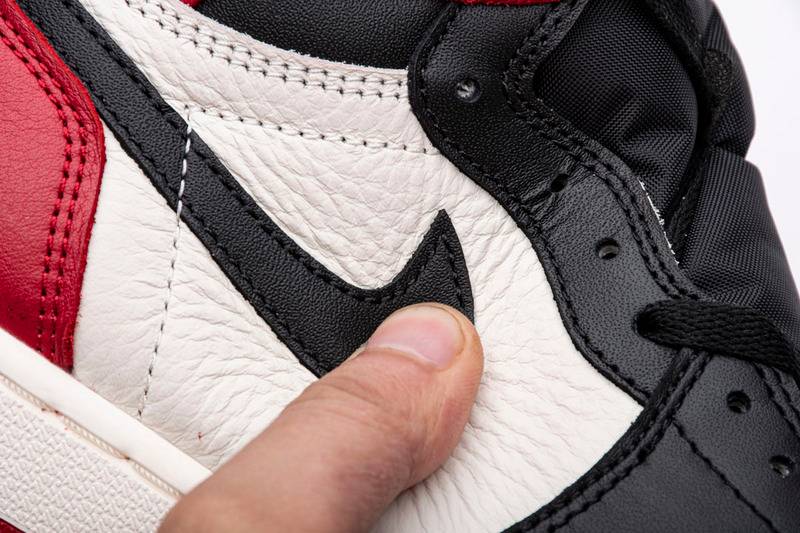 Air Jordan 1 High  Bred Toe