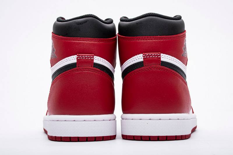 Air Jordan 1 High OG Chicago