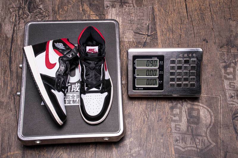 Air Jordan 1 Mid OG Hi Retro Gym Red