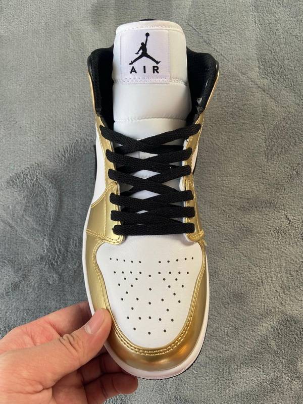Air Jordan 1 Mid SE Metallic Gold