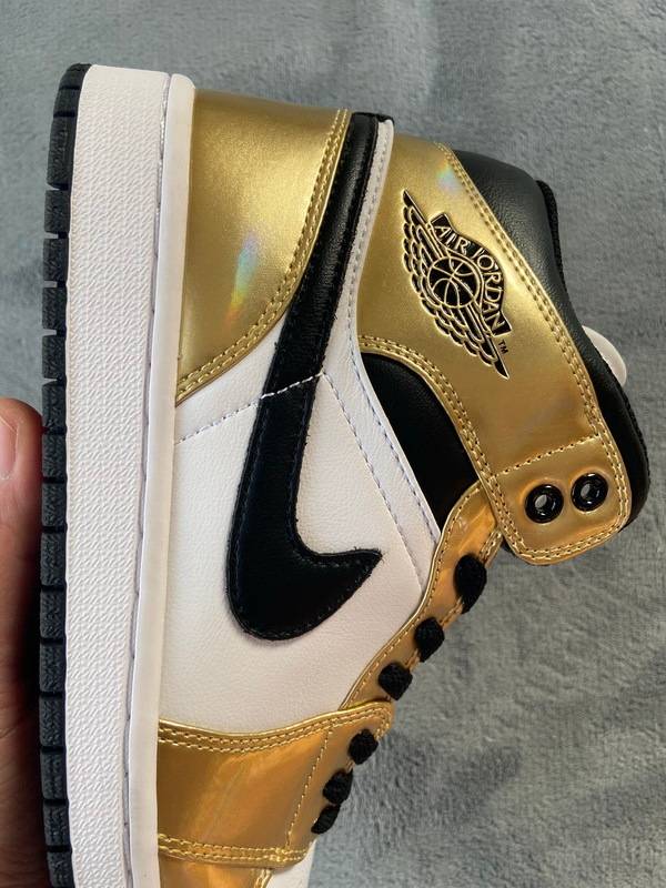 Air Jordan 1 Mid SE Metallic Gold