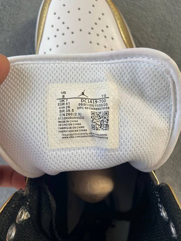 Air Jordan 1 Mid SE Metallic Gold