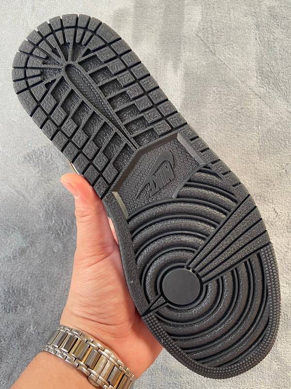 Air Jordan 1 Mid SE Metallic Gold