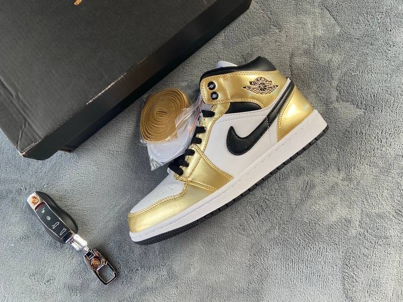 Air Jordan 1 Mid SE Metallic Gold