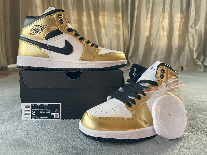 Air Jordan 1 Mid SE Metallic Gold