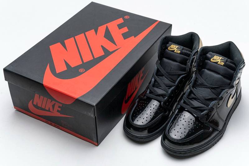 Air Jordan 1 Retro High Black Metallic Gold