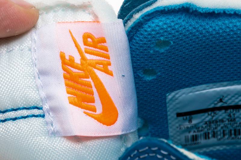 Air Jordan 1 Retro High Off-White University Blue