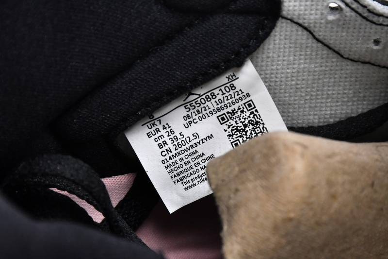 Air Jordan 1 Retro High OG Bleached Coral