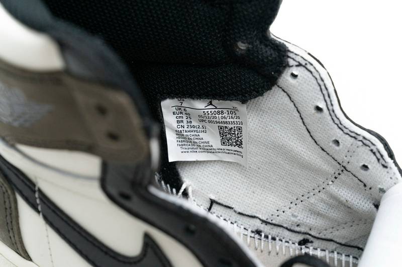 Air Jordan 1 Retro High OG Dark Mocha