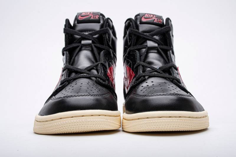 Air Jordan 1 Retro High OG Defiant Couture