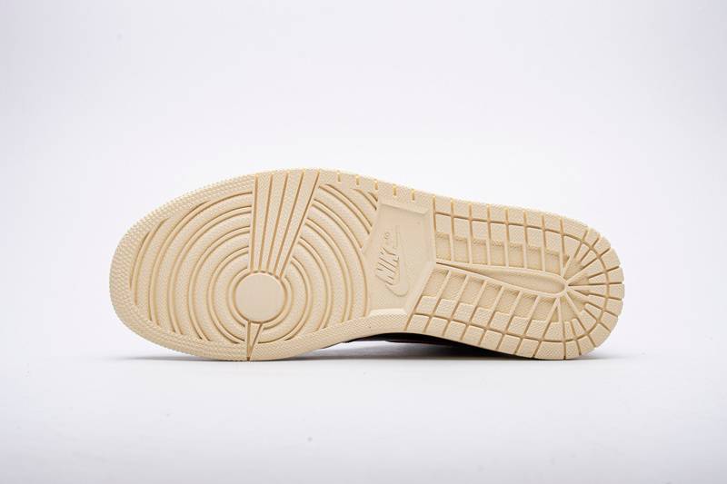 Air Jordan 1 Retro High OG Defiant Couture