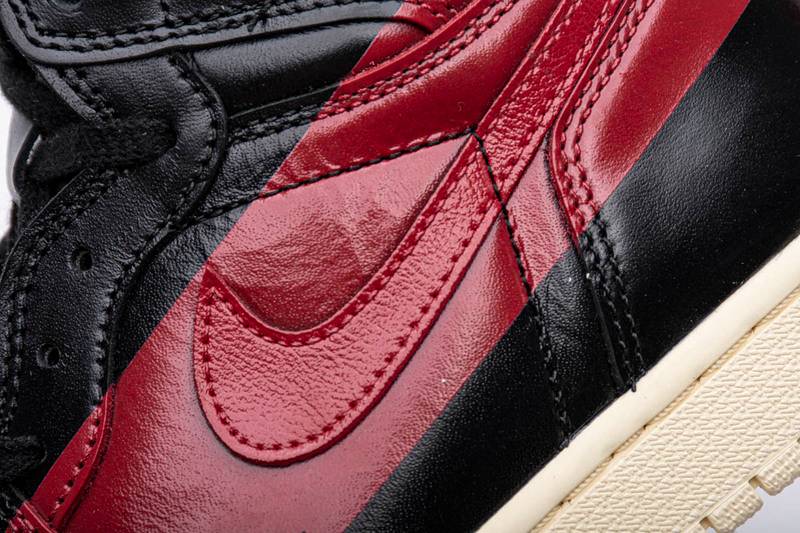 Air Jordan 1 Retro High OG Defiant Couture