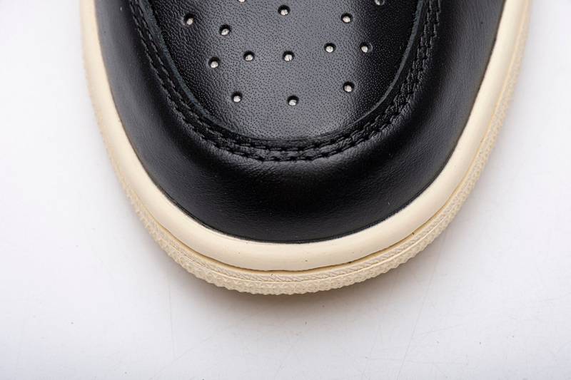 Air Jordan 1 Retro High OG Defiant Couture