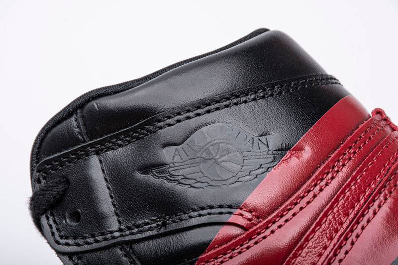 Air Jordan 1 Retro High OG Defiant Couture
