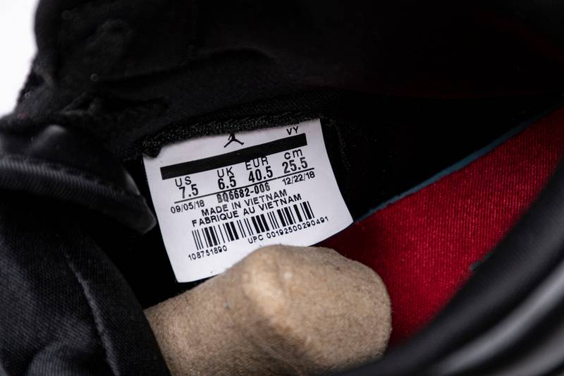 Air Jordan 1 Retro High OG Defiant Couture