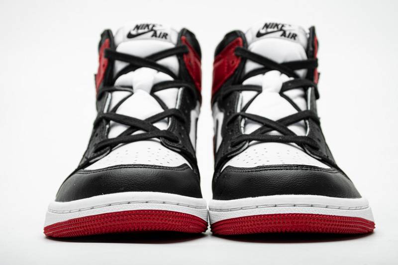 Air Jordan 1 Retro High OG Satin Black Toe