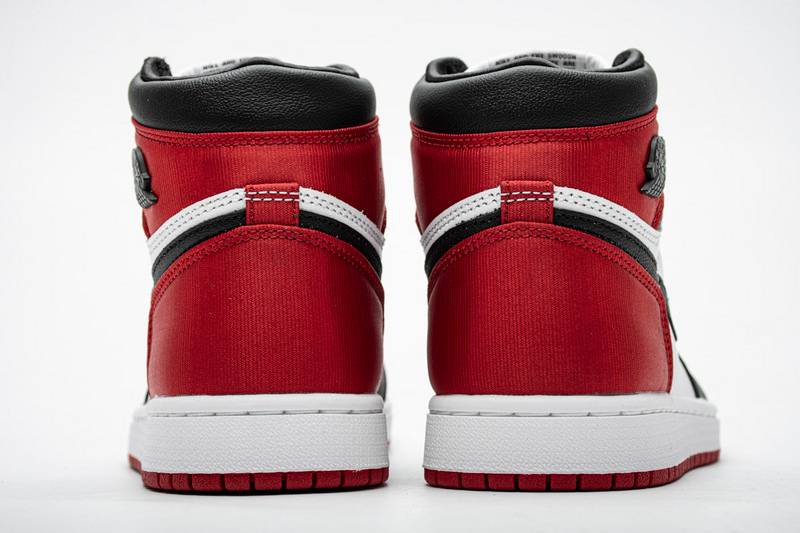 Air Jordan 1 Retro High OG Satin Black Toe