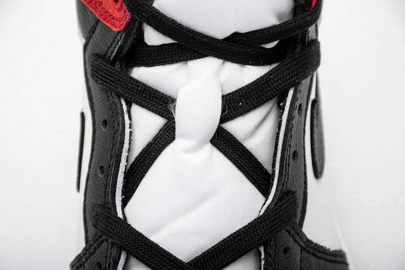 Air Jordan 1 Retro High OG Satin Black Toe