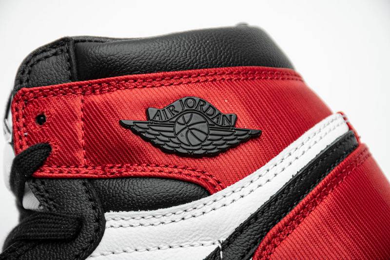 Air Jordan 1 Retro High OG Satin Black Toe