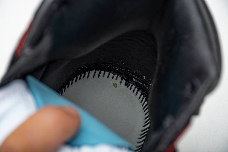 Air Jordan 1 Retro High OG Satin Black Toe